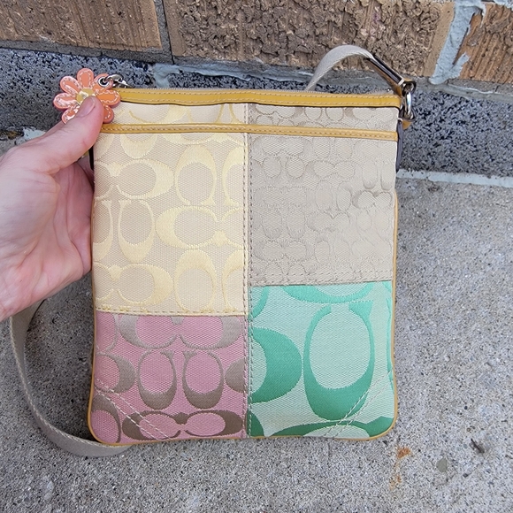 Coach Y2K Vintage Pastel Signature Patchwork Flower Swingpack Crossbody - Picture 5 of 14